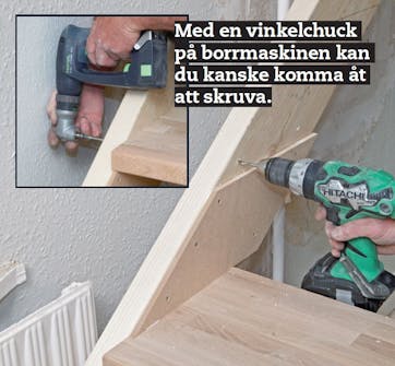 Bygga trappa: Skruva fast planstegen från utsidan Bygga trappa: Skruva fast planstegen från utsidan